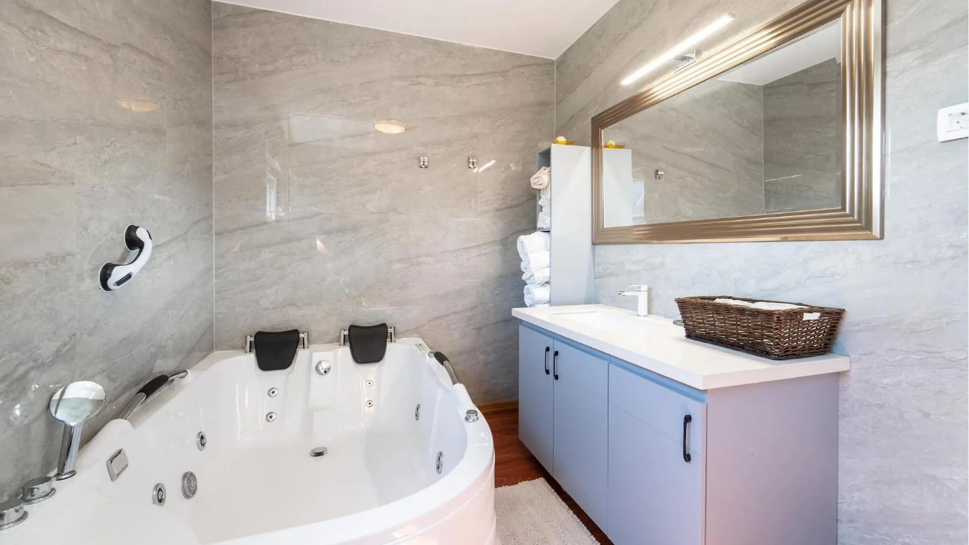 Gorgeous Apartment In Sukosan With Wifi