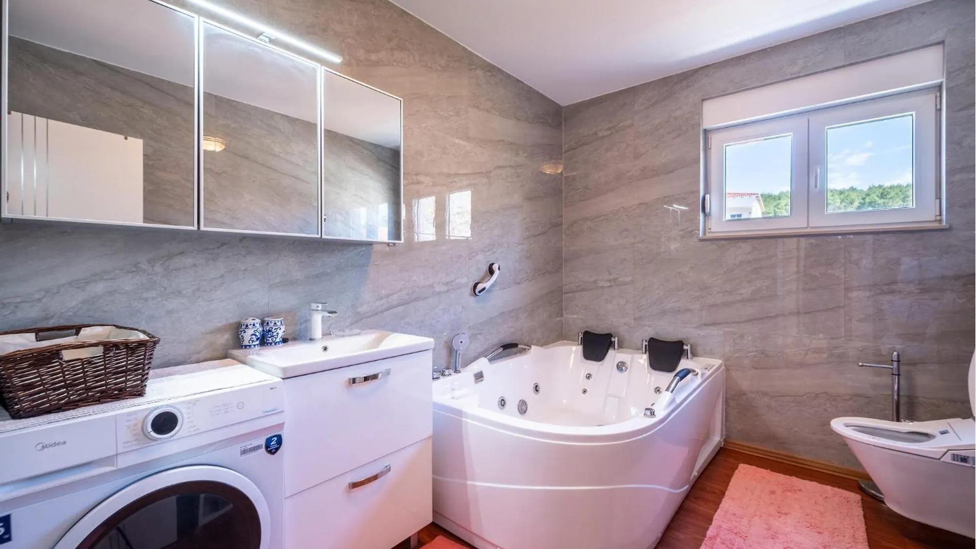 Gorgeous Apartment In Sukosan With Wifi