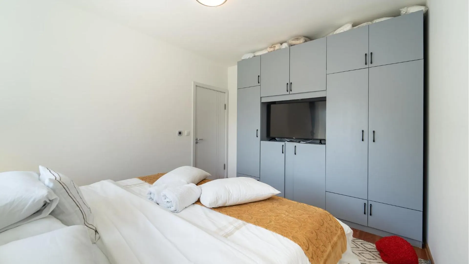 Gorgeous Apartment In Sukosan With Wifi 0*,